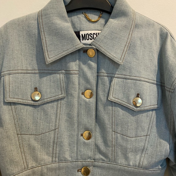 NWOT Moschino Light Blue Cropped Denim Jacket with Gold Buttons Size US 6 - Picture 2 of 5
